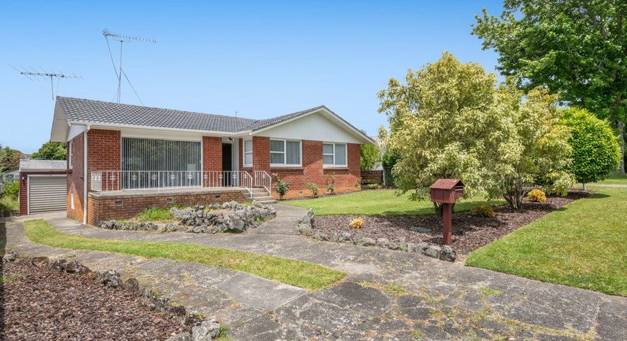  at 5 Normanton Street, Glenfield, Auckland