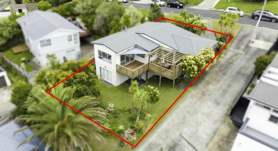  at 24 Kiteroa Terrace, Rothesay Bay, North Shore City, Auckland