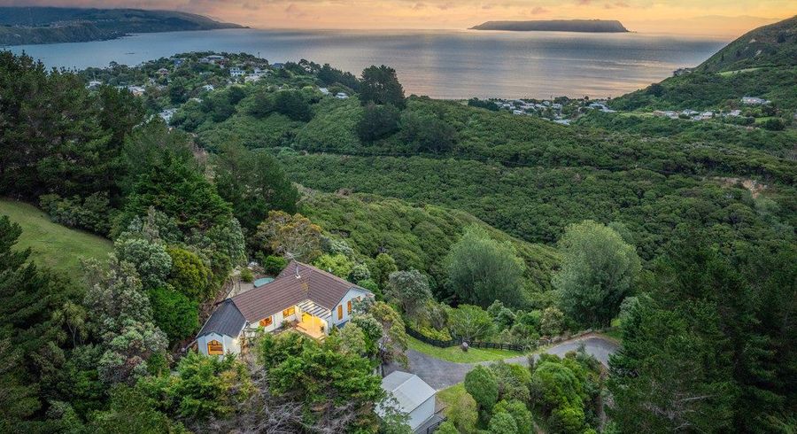  at 104 Airlie Road, Plimmerton, Porirua, Wellington