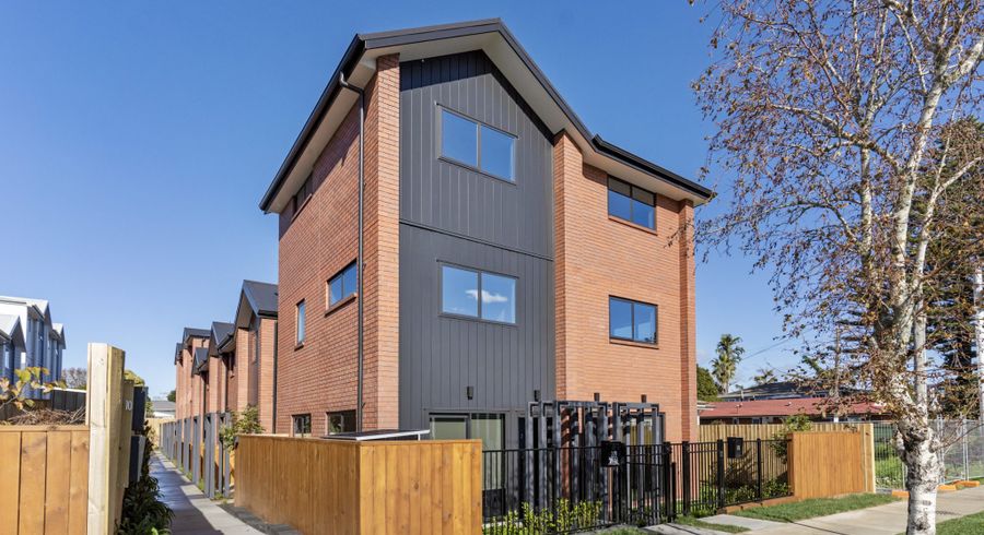  at 11/10 Yeovil Road, Te Atatu Peninsula, Waitakere City, Auckland