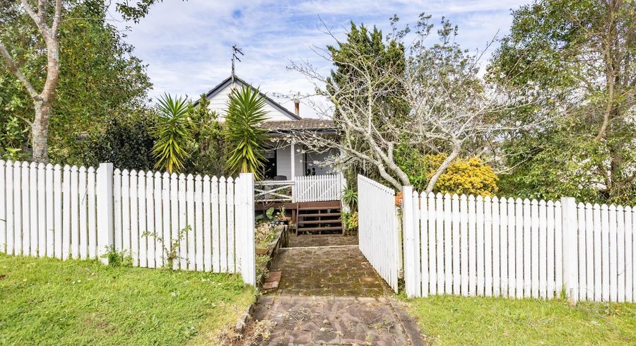  at 32 Moire Road, Massey, Waitakere City, Auckland