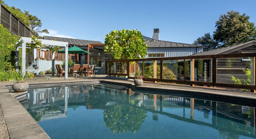  at 8 Herrings Cove Place, Titirangi, Auckland