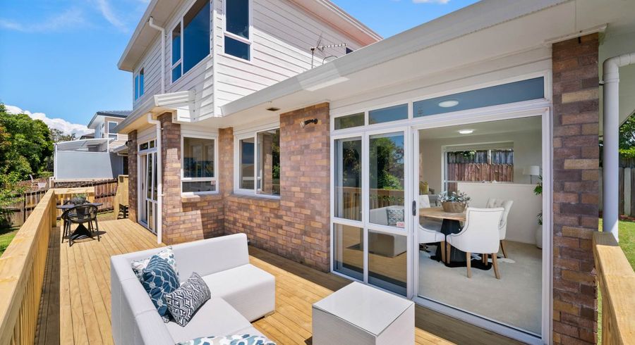  at 2/52 Simmental Crescent, Somerville, Manukau