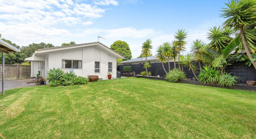  at 2/52 Merton Road, Saint Johns, Auckland City, Auckland