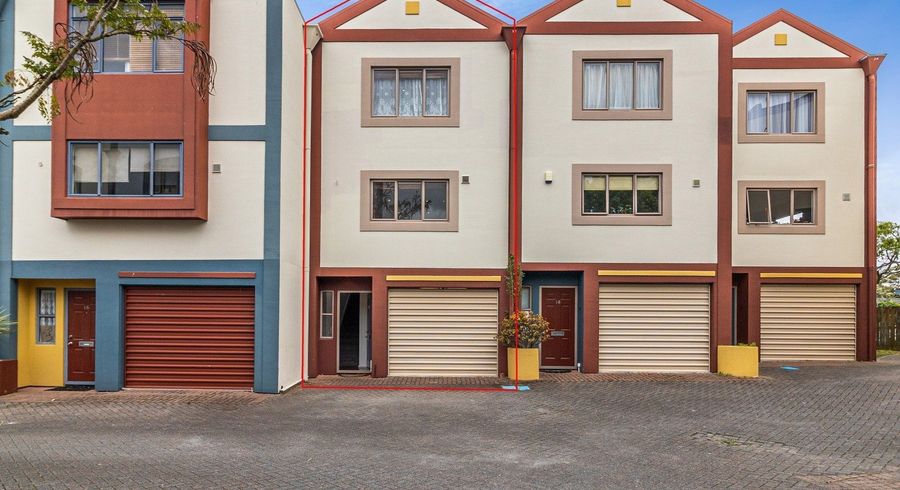  at 17/14 Ambrico Place, New Lynn, Auckland