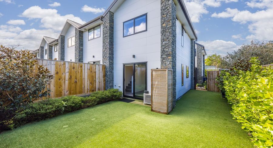  at 11/10 Fathom Place, Te Atatu Peninsula, Waitakere City, Auckland