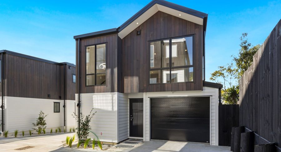  at 10A Prince Regent Drive, Half Moon Bay, Manukau City, Auckland