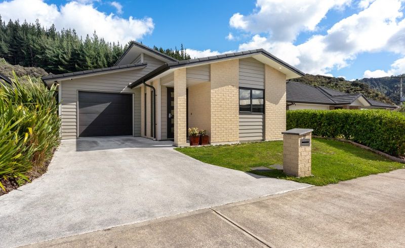  at 27 Somerby Mews, Silverstream, Upper Hutt