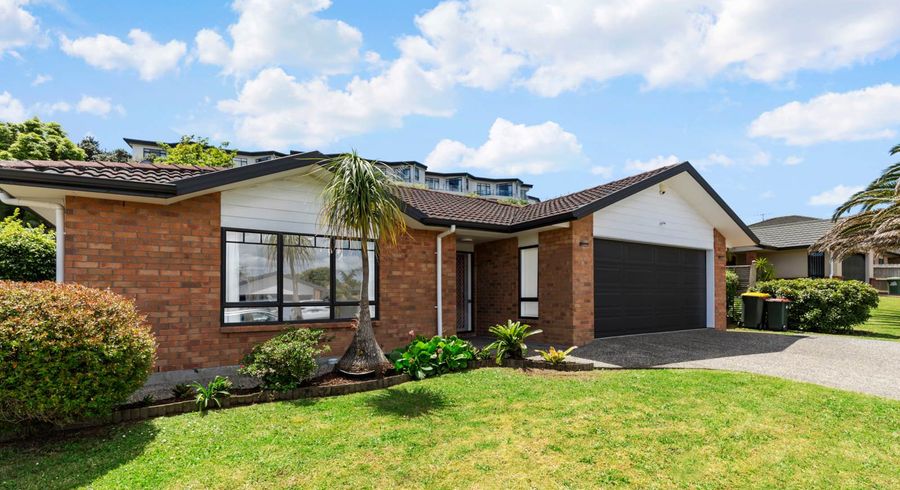  at 16 Sunvista Avenue, Oteha, Auckland