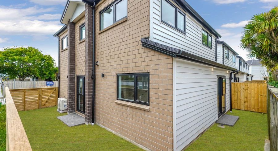  at 2/14 Friesian Drive, Mangere, Manukau City, Auckland