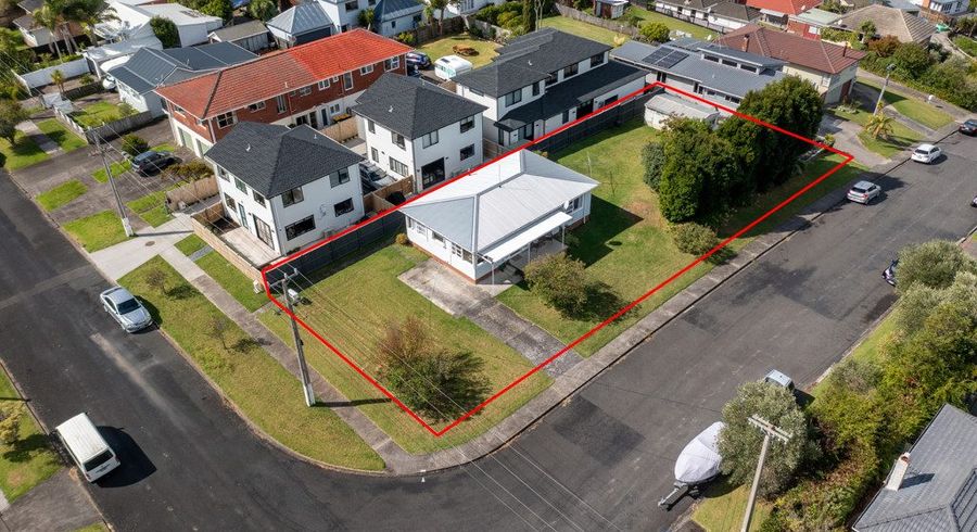  at 106 Eversleigh Road, Belmont, Auckland