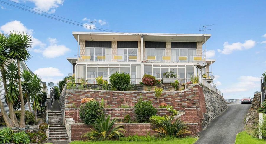  at 1/6 Roskill Way, Three Kings, Auckland