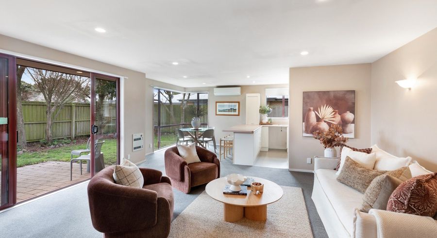  at 2/172 Langdons Road, Northcote, Christchurch