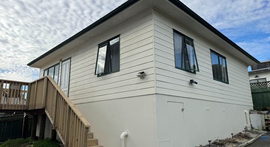  at 6B Millbrook Road, Henderson, Waitakere City, Auckland