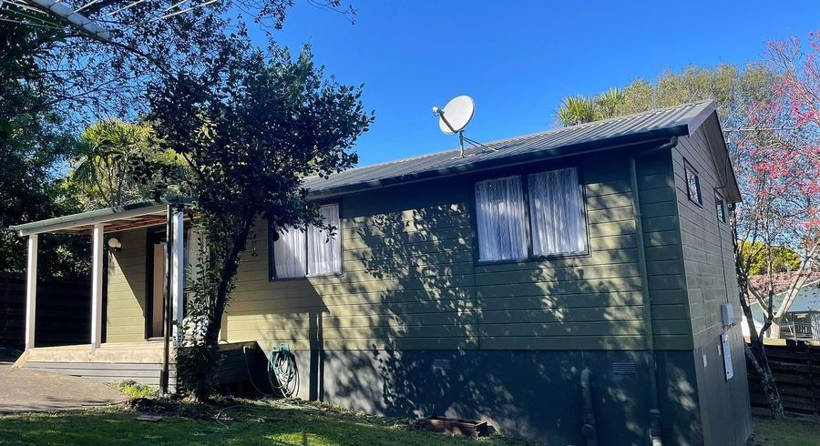  at 4A Moxham Grove, Massey, Waitakere City, Auckland