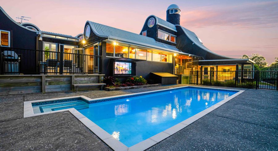  at 10 Caithness Place, Farm Cove, Manukau City, Auckland