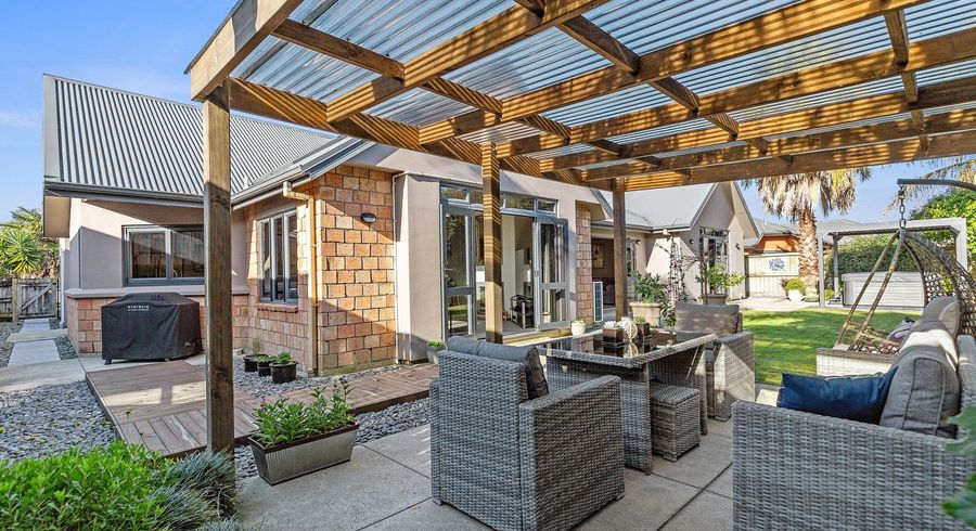  at 9 Parkwood Place, Huntington, Hamilton