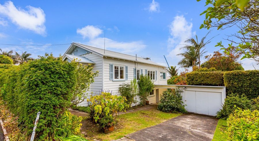  at 22 Merani Street, Narrow Neck, Auckland