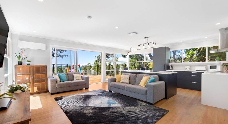  at 1/667 East Coast Road, Browns Bay, North Shore City, Auckland