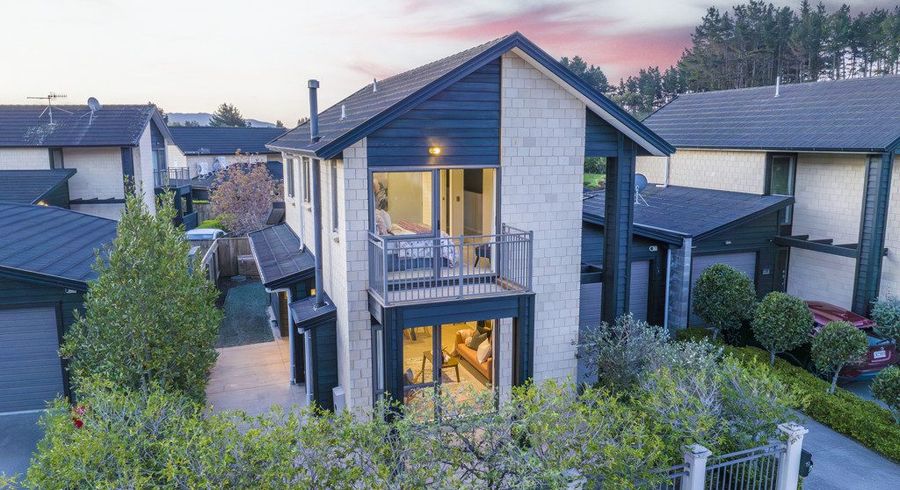  at 19 Bluewater Place, Paraparaumu