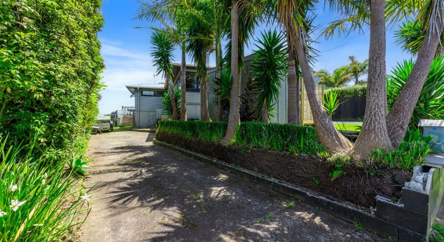  at 8 Pikitea Road, Mangere Bridge, Auckland
