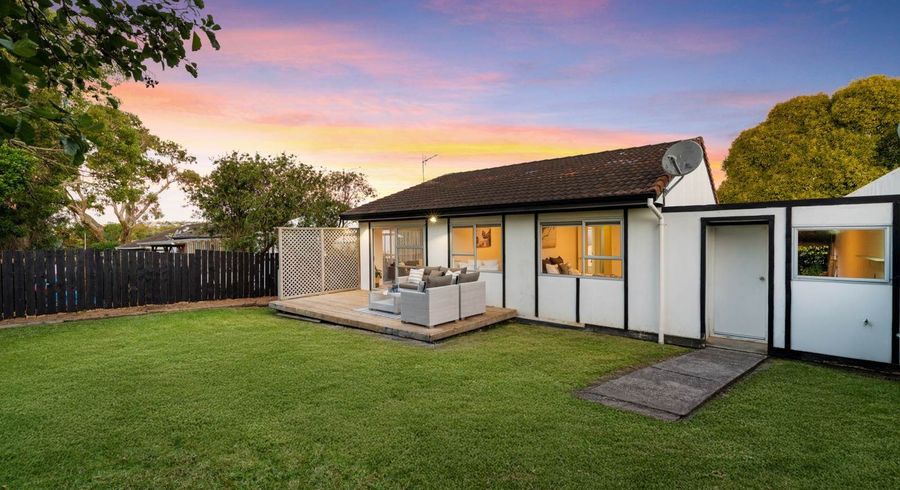  at 2/5 Cheam Place, Pakuranga Heights, Manukau City, Auckland