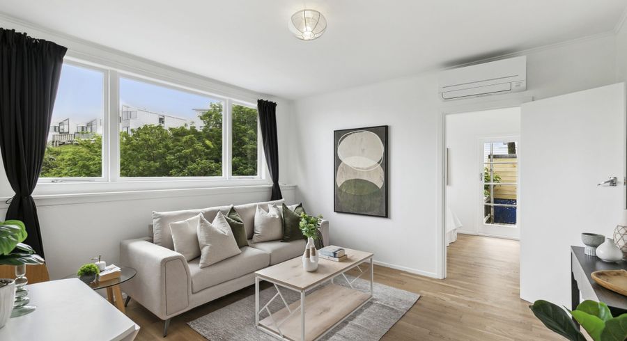  at 2/8 Mataroa Avenue, Northland, Wellington
