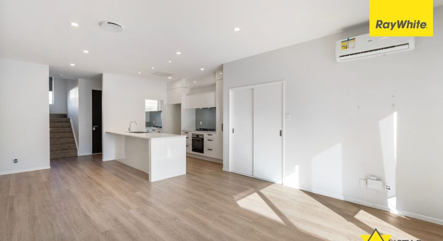  at 3/3 Kaimai Avenue, Massey, Waitakere City, Auckland