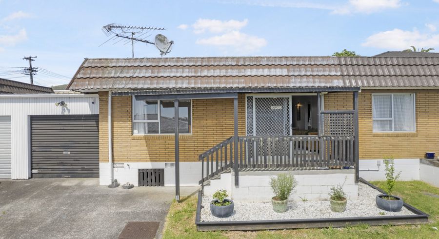  at 2/94 Lynwood Road, New Lynn, Waitakere City, Auckland