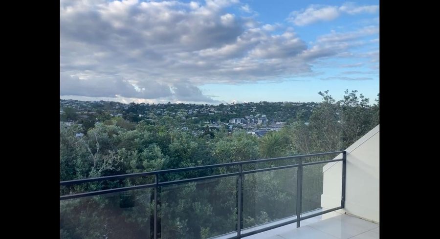  at 7/49 Browns Bay Road, Browns Bay, North Shore City, Auckland