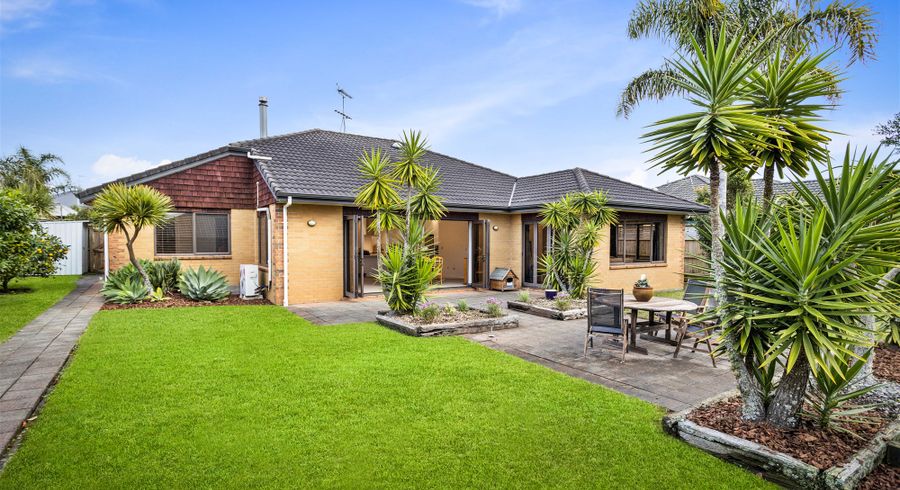  at 33 Te Wharau Drive, Greenhithe, Auckland