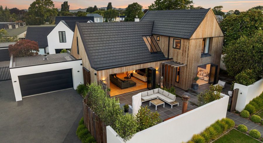  at 2 Wairarapa Terrace, Fendalton, Christchurch City, Canterbury