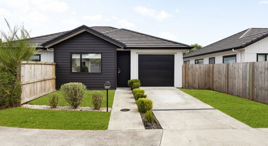  at 2/5 Camden Place, Pukete, Hamilton