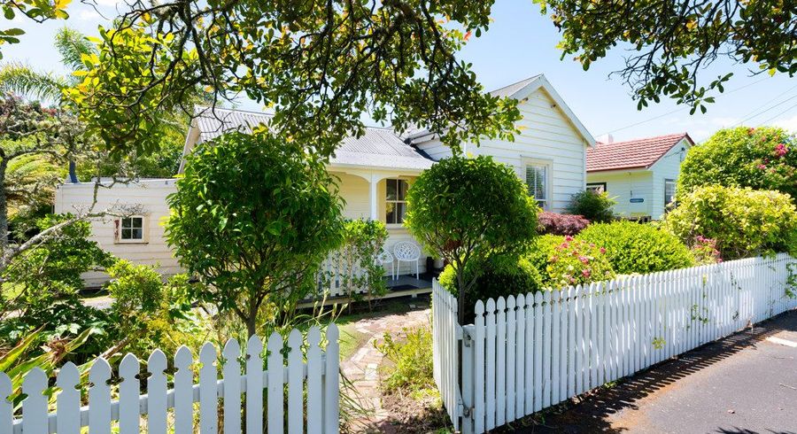  at 29 Bettina Road, Fairfield, Hamilton