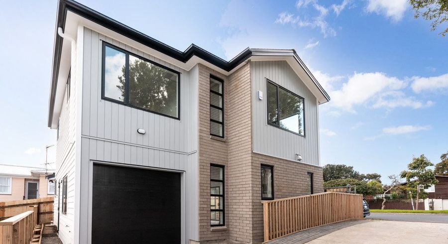  at 32 Universal Drive, Henderson, Waitakere City, Auckland