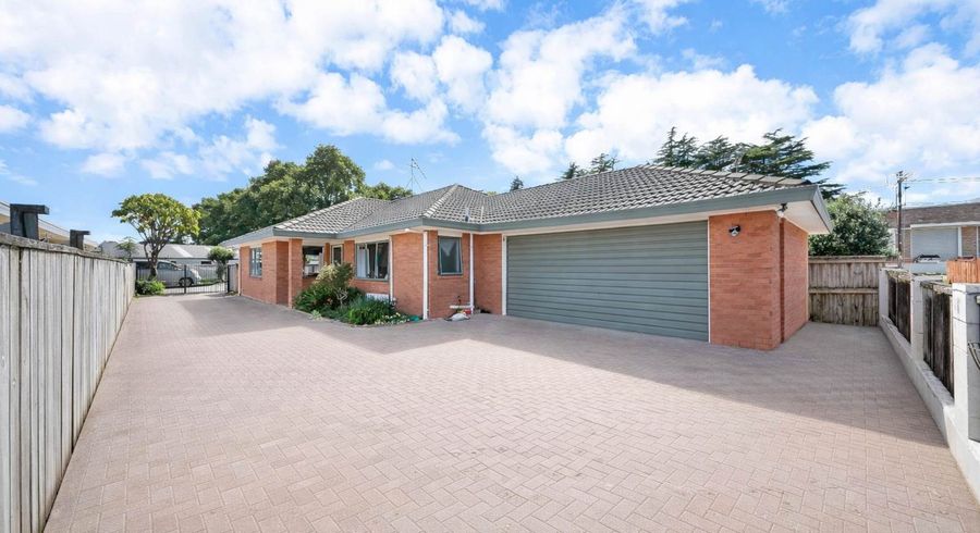  at 2 Benville Place, Royal Oak, Auckland City, Auckland