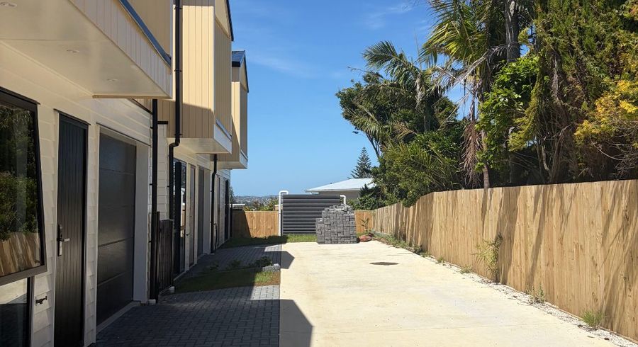  at 4 Chatsworth Crescent, Pakuranga Heights, Manukau City, Auckland