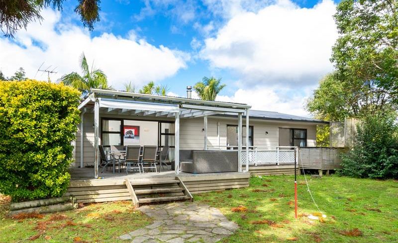  at 38 Redlands Grove, Swanson, Auckland