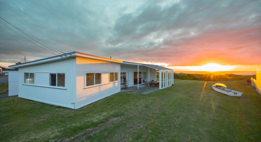  at 10 Marine Parade South, Foxton Beach, Foxton
