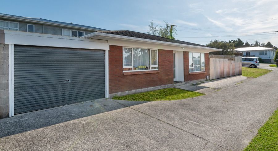  at 1/9 Windy Ridge Road, Glenfield, Auckland