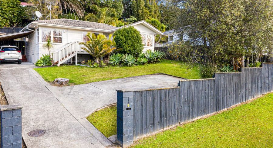  at 9 Beaudine Avenue, Glenfield, North Shore City, Auckland