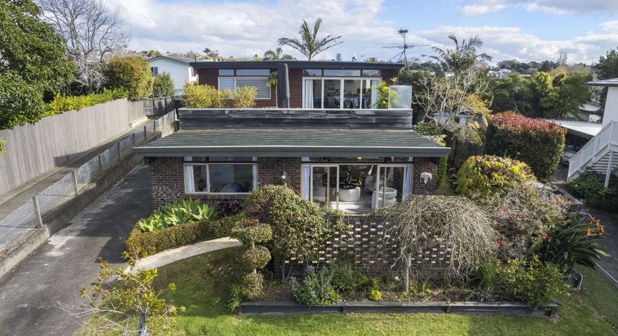  at 2/17 Hawkins Street, Meadowbank, Auckland