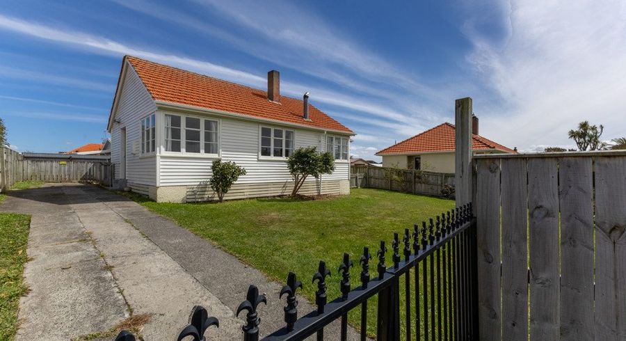  at 4 Severn Terrace, Roslyn, Palmerston North, Manawatu / Whanganui