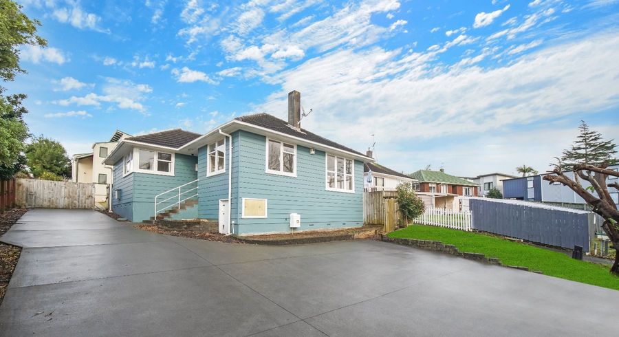  at 6 Greenslade Crescent, Northcote, North Shore City, Auckland