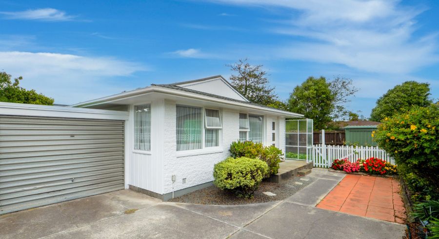  at 2/17 Lake Terrace Road, Burwood, Christchurch