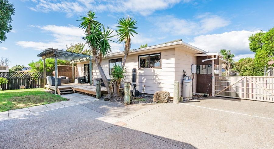  at 18 Rosewood Place, Paraparaumu