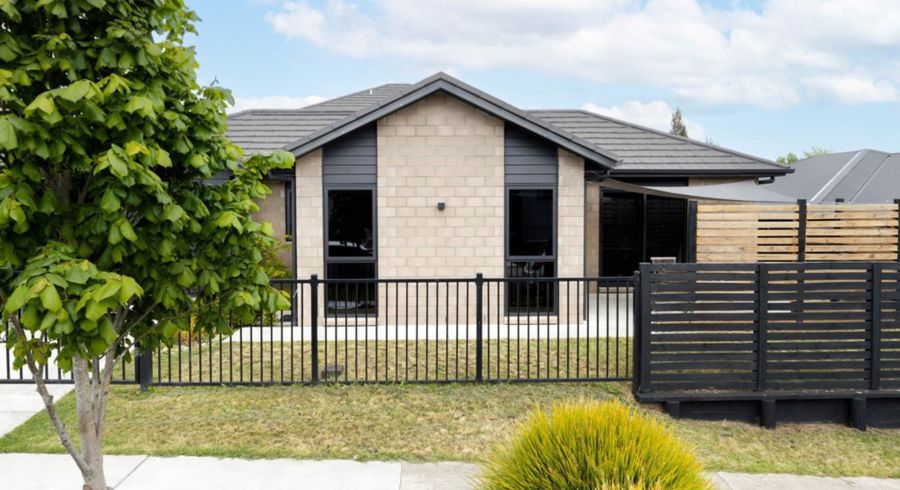  at 1/4 Ekara Road, Flagstaff, Hamilton