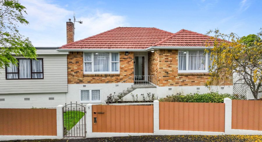  at 5 Johnsview Terrace, Hillcrest, Hamilton