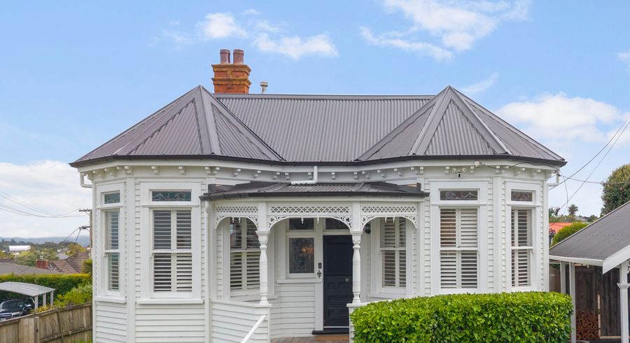  at 7 Colonial Road, Chatswood, North Shore City, Auckland