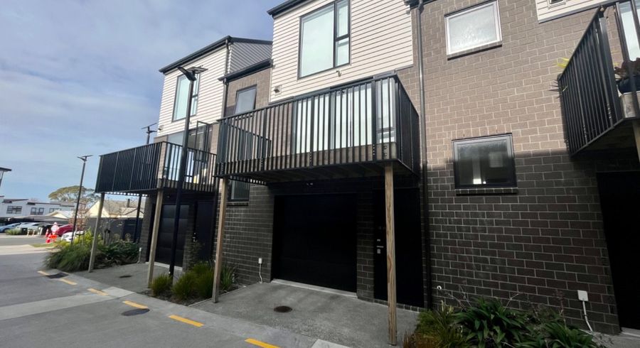  at 1 Fruitvale Road, New Lynn, Waitakere City, Auckland